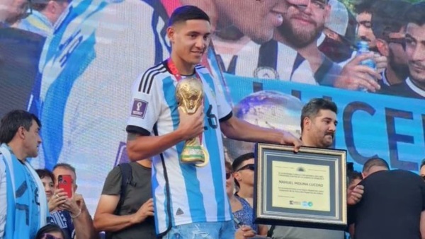 Molina se quebró en la fiesta de recibimiento que le hicieron en Embalse, Córdoba: “Esto es único”.