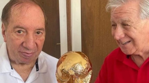 El hijo de Carlos Pachamé subió esta foto a redes sociales. Con Bilardo fueron compañeros en Estudiantes y luego Pacha fue ayudante del Narigón en la Selección.