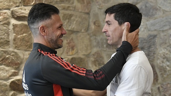 Nacho Fernández estuvo realizando los ejercicios a la par de sus compañeros en su primer entrenamiento.