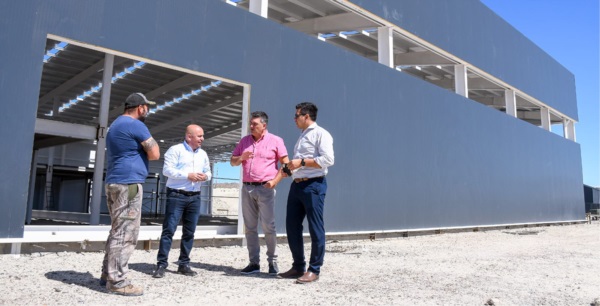 El intendente recorrió el predio donde Toyota está construyendo su nueva concesionaria.