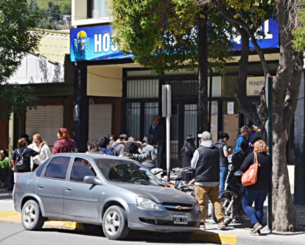 El nosocomio de Esquel no dará turnos a pacientes de Chile. 
