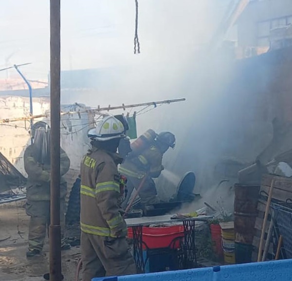 El fuego se produjo en el patio de la vivienda en cercanías a un fogón.