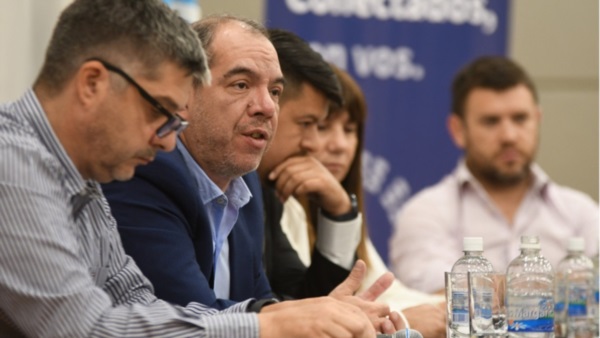 Explicaciones. Los funcionarios del Ejecutivo fueron al parlamento para pedir por la necesidad de la ley.