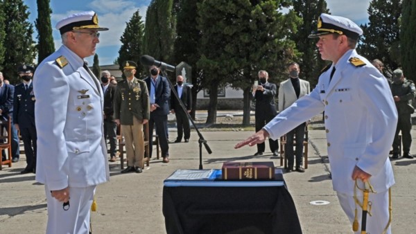 Al acto asistieron autoridades civiles y militares de la provincia y la plana mayor de la Fuerza Aeronaval.