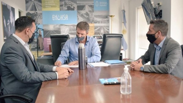 Adrián Maderna  viajó a realizar gestiones por obras para Trelew. 
