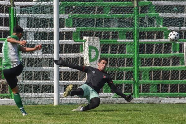 En el partido entre titulares, Germinal derrotó a Independiente por 1-0. Foto: Sergio Esparza. 