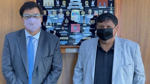 Jorge Avila junto al ministro de Trabajo, Claudio Moroni.