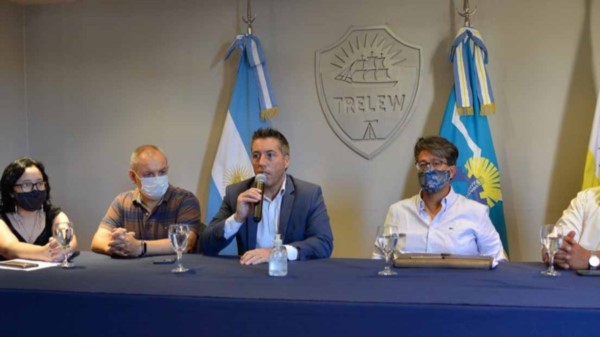 En el Salón Histórico del Municipio se firmó el inicio de la obra de balizamiento del Aeropuerto.