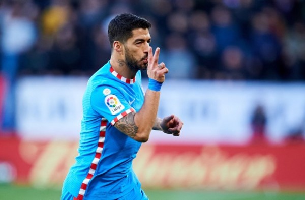 Luis Suárez (35) marcó un golazo en la victoria del Atlético Madrid sobre Osasuna en El Sadar.