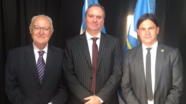 Trío. Desde la izquierda, Fiordelisi, Hansen y Jalil, la Cámara completa. 