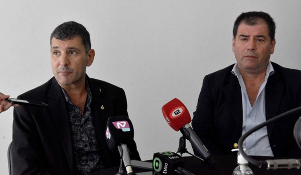 Frias de la Asociación de Capitanes con Trueba del sindicato Marítimo.