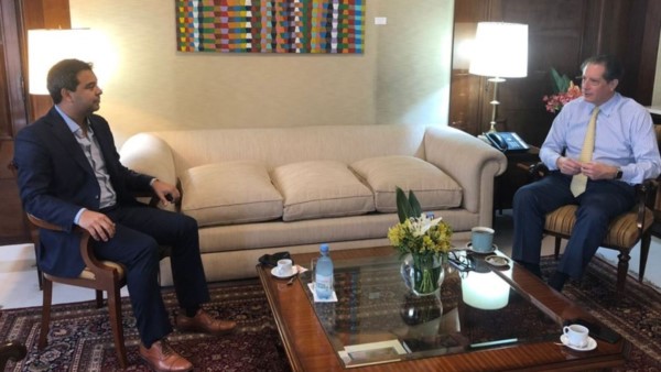 Autoridades del Banco del Chubut junto a Miguel Ángel Pesce.