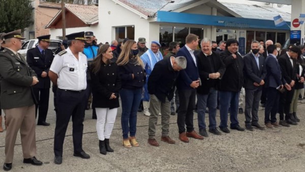 Celebración. Dirigentes de todos los rangos estuvieron en el cumpleaños de la bella localidad chubutense.