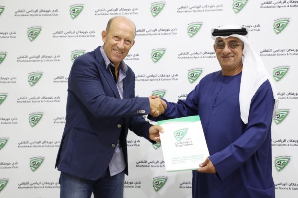 Gabriel Calderón, en la presentación como DT del Khor Fakkan Club. Foto: Khor Fakkan Club.