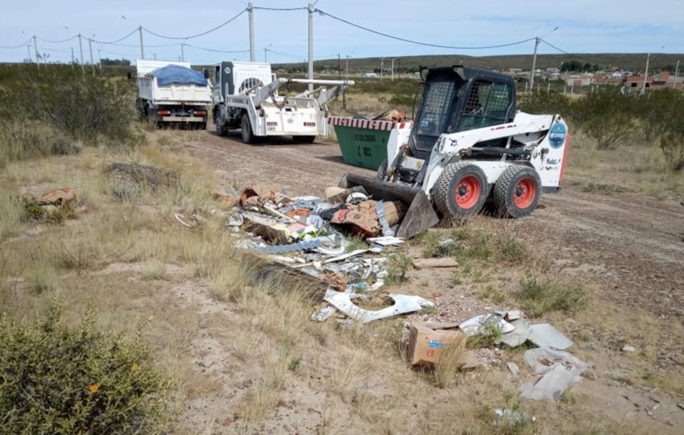 Ambiente. Los vecinos del barrio de Puerto Madryn pidieron al municipio que remueva los basurales.