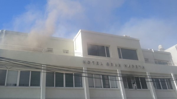 Dos dotaciones de los bomberos trabajaron en la mañana de ayer.
