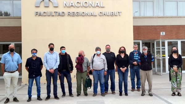 Los participantes en la presentación de la nueva tecnología.
