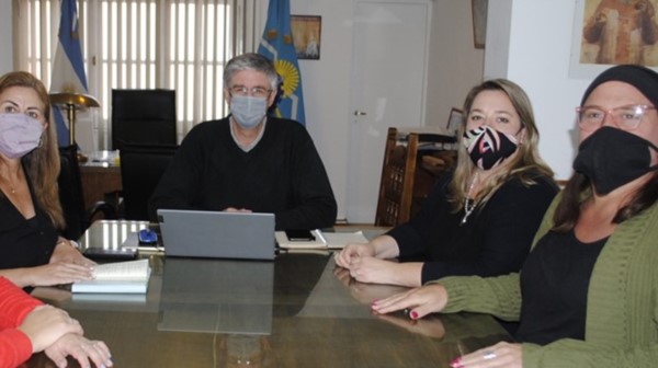 Paula Delfino, funcionaria trans de Esquel, en funciones.  