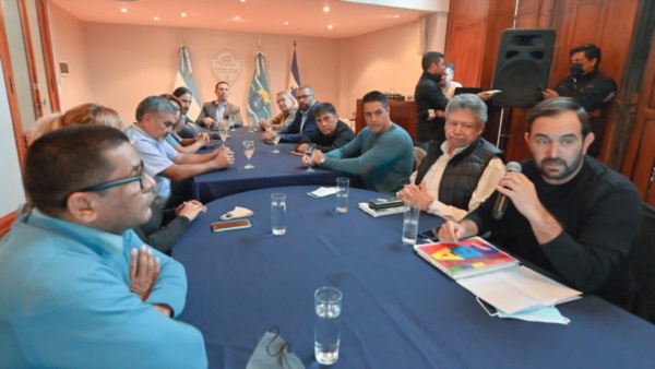 El intendente Maderna se reunió con la Cooperativa Eléctrica y el Concejo Deliberante.