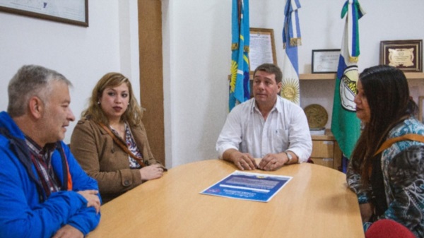 El acuerdo para habilitar la “Hora del silencio” en los comercios fue firmado en el Mes del Autismo.