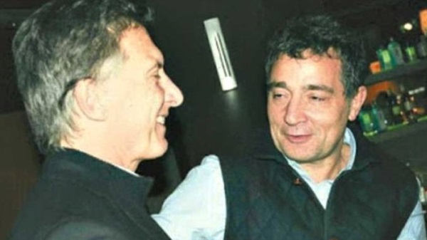 El otrora operador judicial todoterreno junto al ex presidente Mauricio Macri.