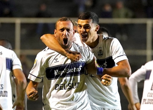Triunfazo metió el equipo de Pipo Gorosito ante Patronato. El Lobo llegó a 21 puntos y se mantiene vivo en la pelea por clasificar.