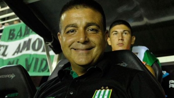 Vivas firmará contrato hasta diciembre de 2023. En su cuerpo técnico, estará el profe Gabriel Macaya.