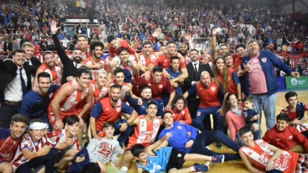 Unión festeja que seguirá una temporada más en la máxima categoría.