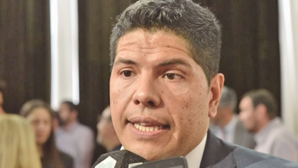 Explícito. Ayala analizó el escenario de negociación con los estatales. 