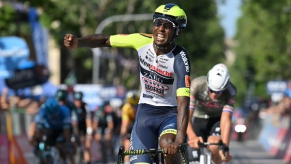 Biniam Girmay (22 años) es el primer eritreo que gana una etapa en una de las Grandes Vueltas.