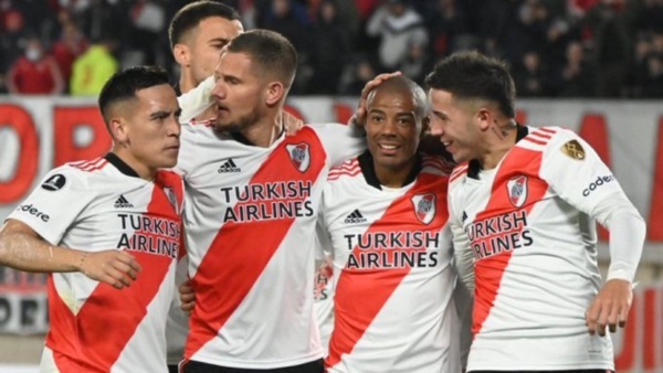 Paliza y a octavos. River aplastó a Colo Colo y se aseguró el 1° lugar del grupo.