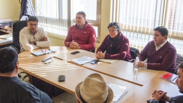 Damián Biss y el secretario de Pesca Gabriel Aguilar reunidos con el Consejo Municipal de Pesca.