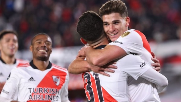 Julián Álvarez es el primer jugador en la historia de River en marcar 6 goles en un partido oficial.
