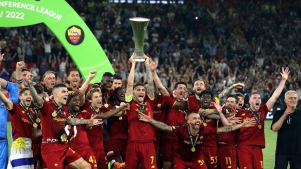 Roma derrotó por 1-0 al Feyenoord y se consagra como el primer campeón de la Conference League.