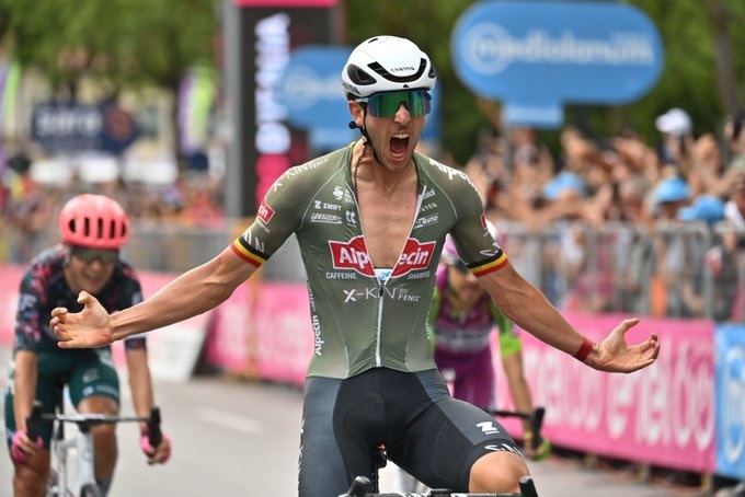 Dries de Bondt ganó en el sprint la etapa 18 del Giro de Italia.
