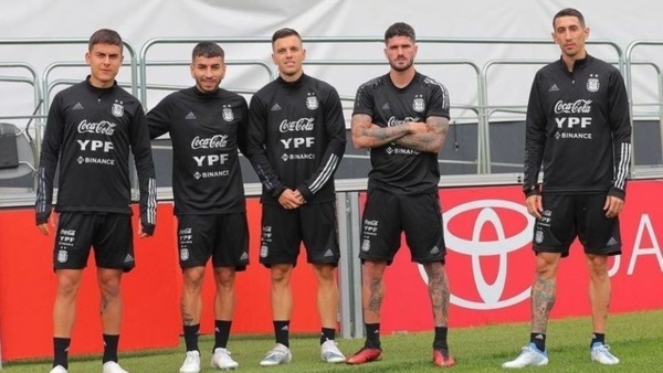 Dybala, Correa, Lo Celso, De Paul y Di María en el entrenamiento de la Selección.