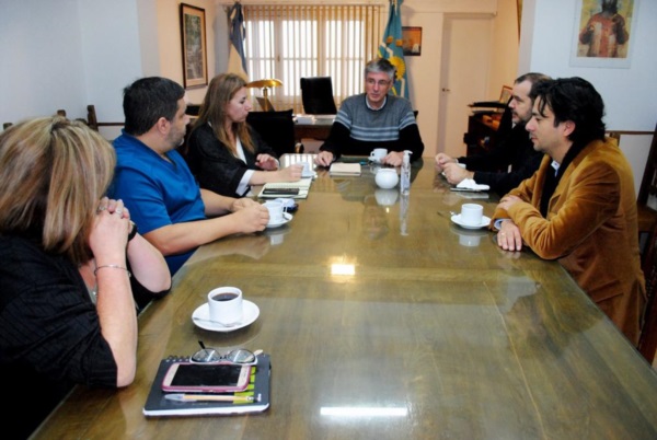 Antes de partir a Rawson, el intendente Ongarato recibió en su despacho a autoridades locales de Salud.