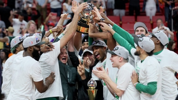 Los Boston Celtics ganaron 96-100 a los Miami Heat en el FTX Arena en el séptimo y decisivo partido de su serie de playoffs (4-3)