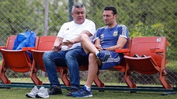Tapia quiere a Scaloni por mucho tiempo en la selección.