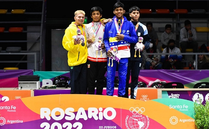 Ariel Proboste en el podio de Rosario 2022.