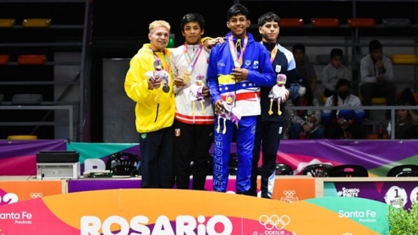 Ariel Proboste en el podio de Rosario 2022.