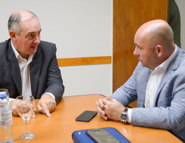 El intendente y el ministro de Seguridad provincial durante la reunión.