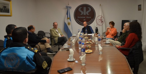 El ministro de seguridad Miguel Castro se reunió con dirigentes de la Sociedad Rural en Comodoro.