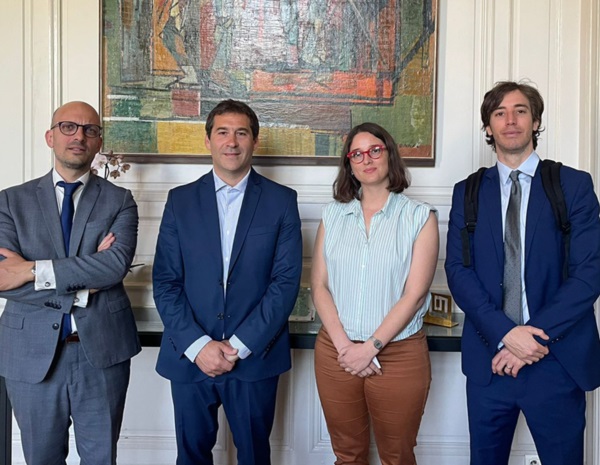 El intendente Luque en Burdeos junto a funcionarios locales.