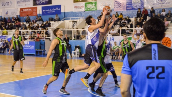 Brown volvió a la acción y venció como local a Germinal para volver a la cima. (Foto: Mariano Di Giusto/Jornada).