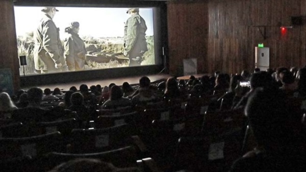 El film relata la historia de las enfermeras del Ejército Argentino.