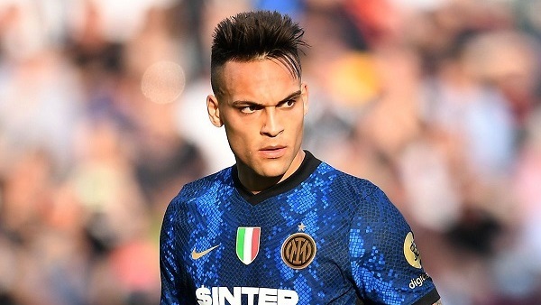 Según medios ingleses, Lautaro Martínez tuvo ofrecimientos de Chelsea y Tottenham. Además fue tanteado por Arsenal, descartado porque no juega Champions.