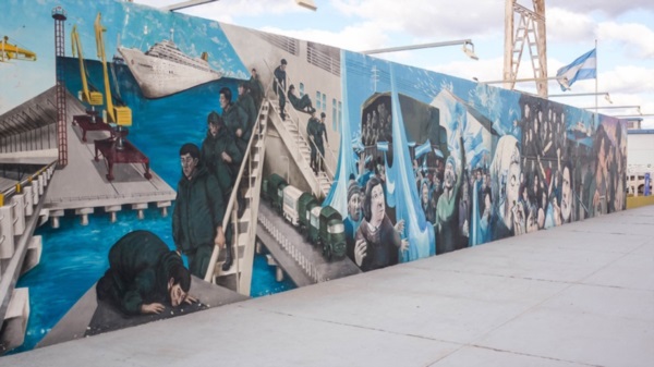 Arte e historia. El mural “El Regreso” refleja lo vivido durante el desembarco producido en Puerto Madryn.