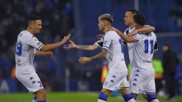 El conjunto dirigido por el Cacique Medina logró el primer triunfo del torneo frente al Canalla.