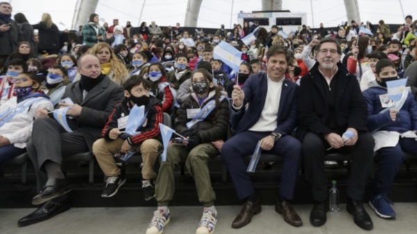 Insaurralde, junto al gobernador Kicillof y el ministro Sileoni .